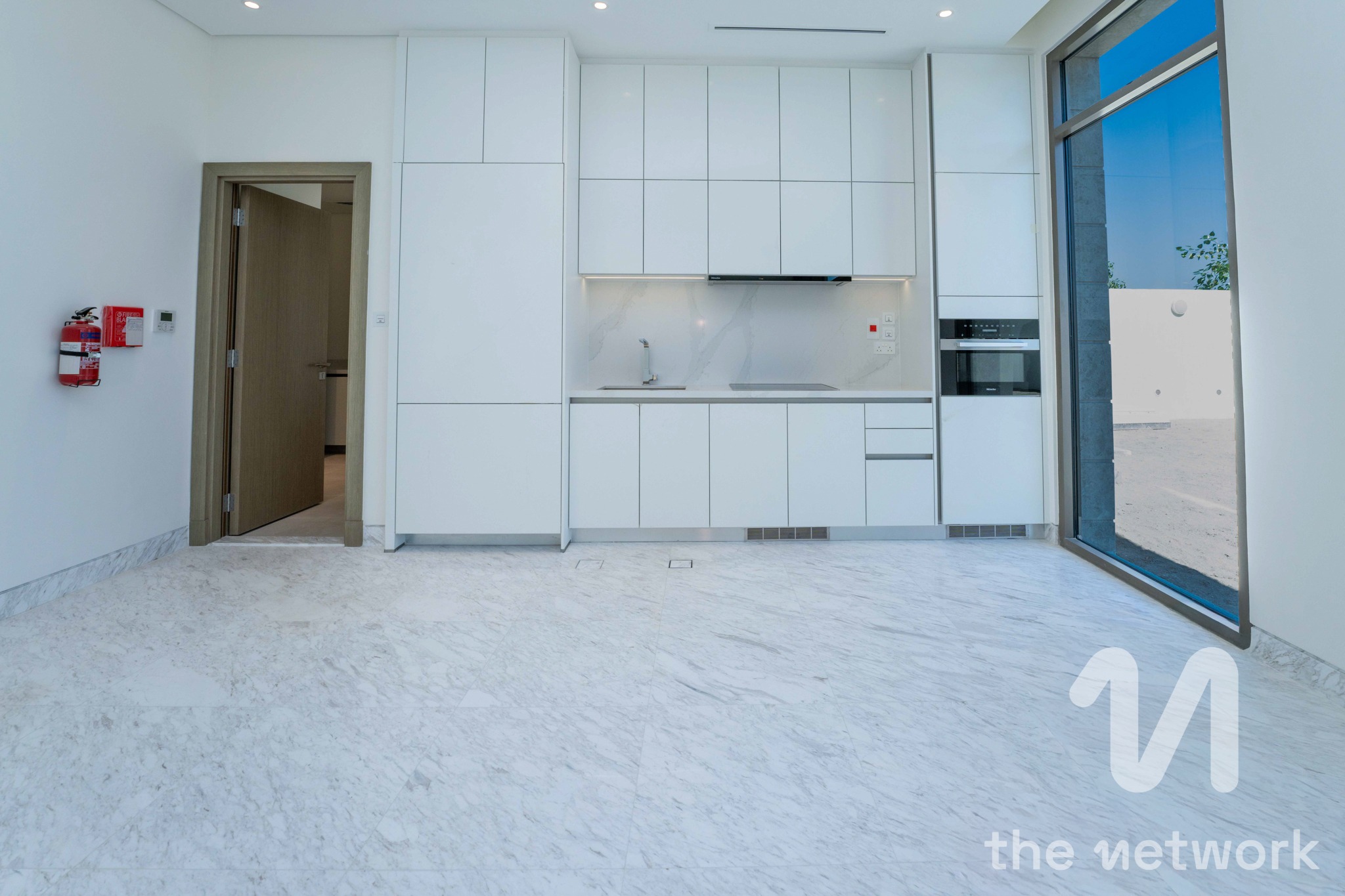 Prime Location |  Vacant |  12 CHEQUES — Raya
