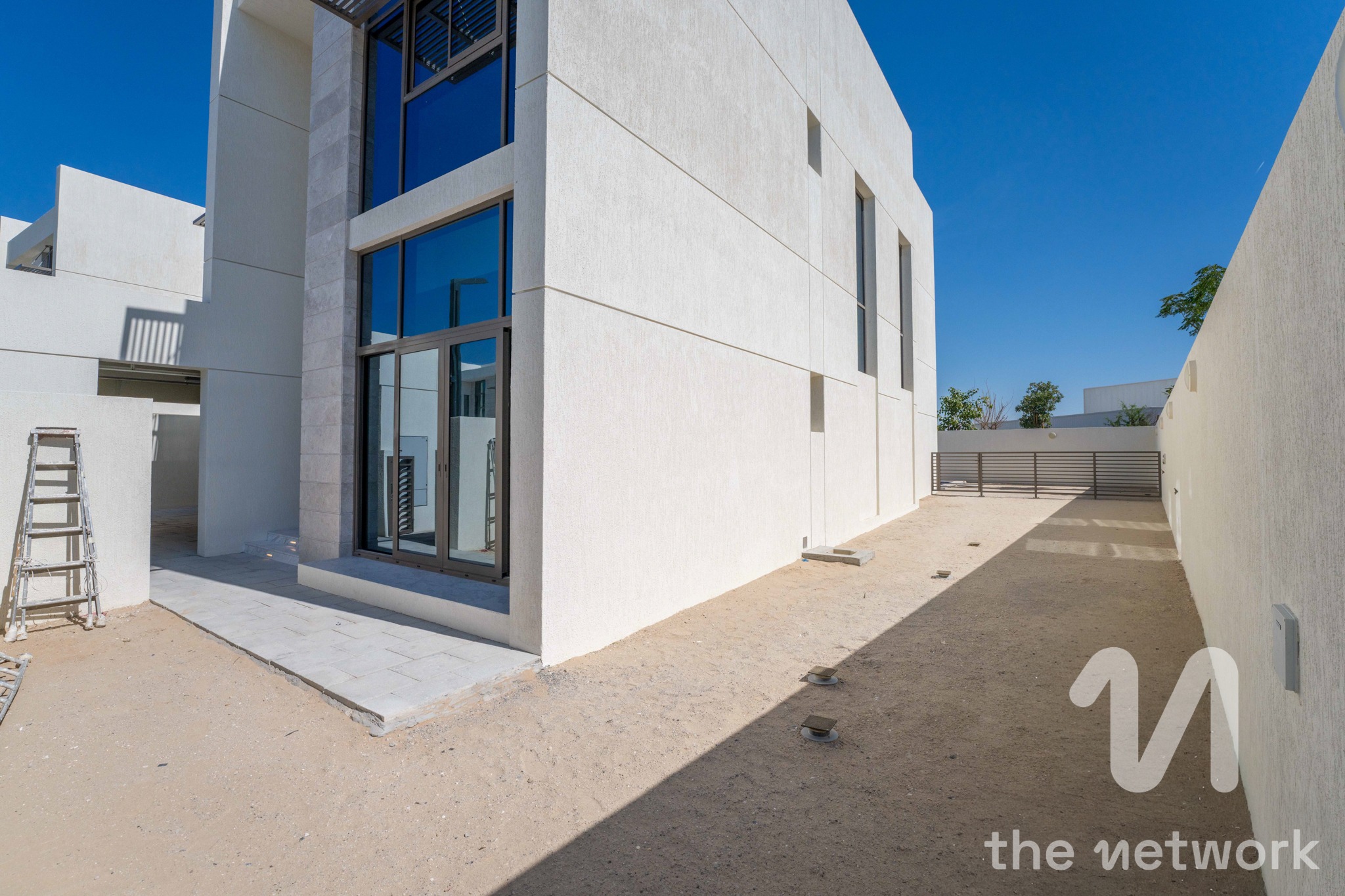 Prime Location |  Vacant |  12 CHEQUES — Raya