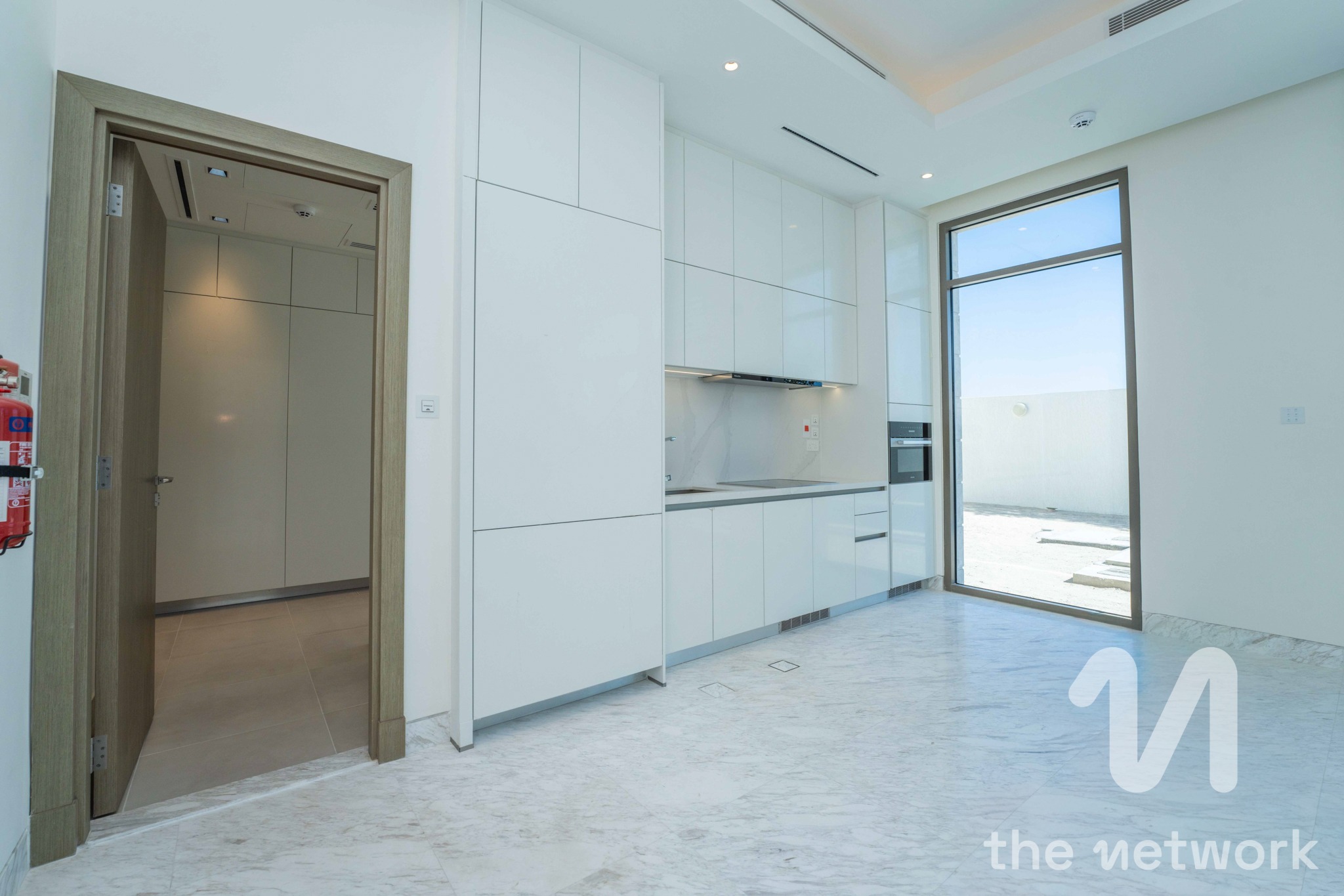 Prime Location |  Vacant |  12 CHEQUES — Raya