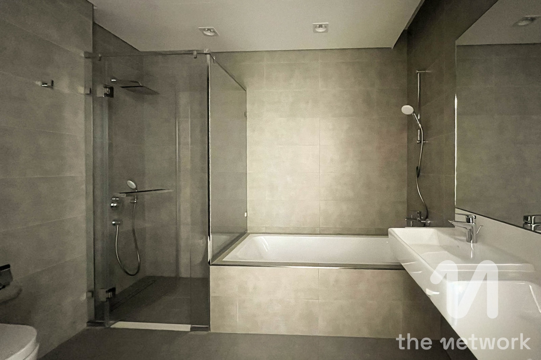 Large Layout | Skyline Views | Full Privacy — Arjan