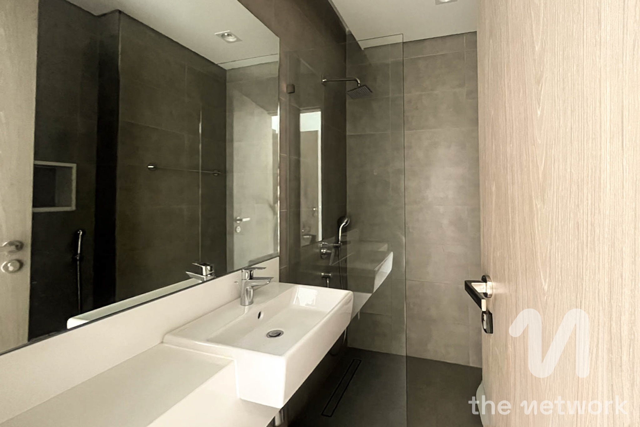 Large Layout | Skyline Views | Full Privacy — Arjan