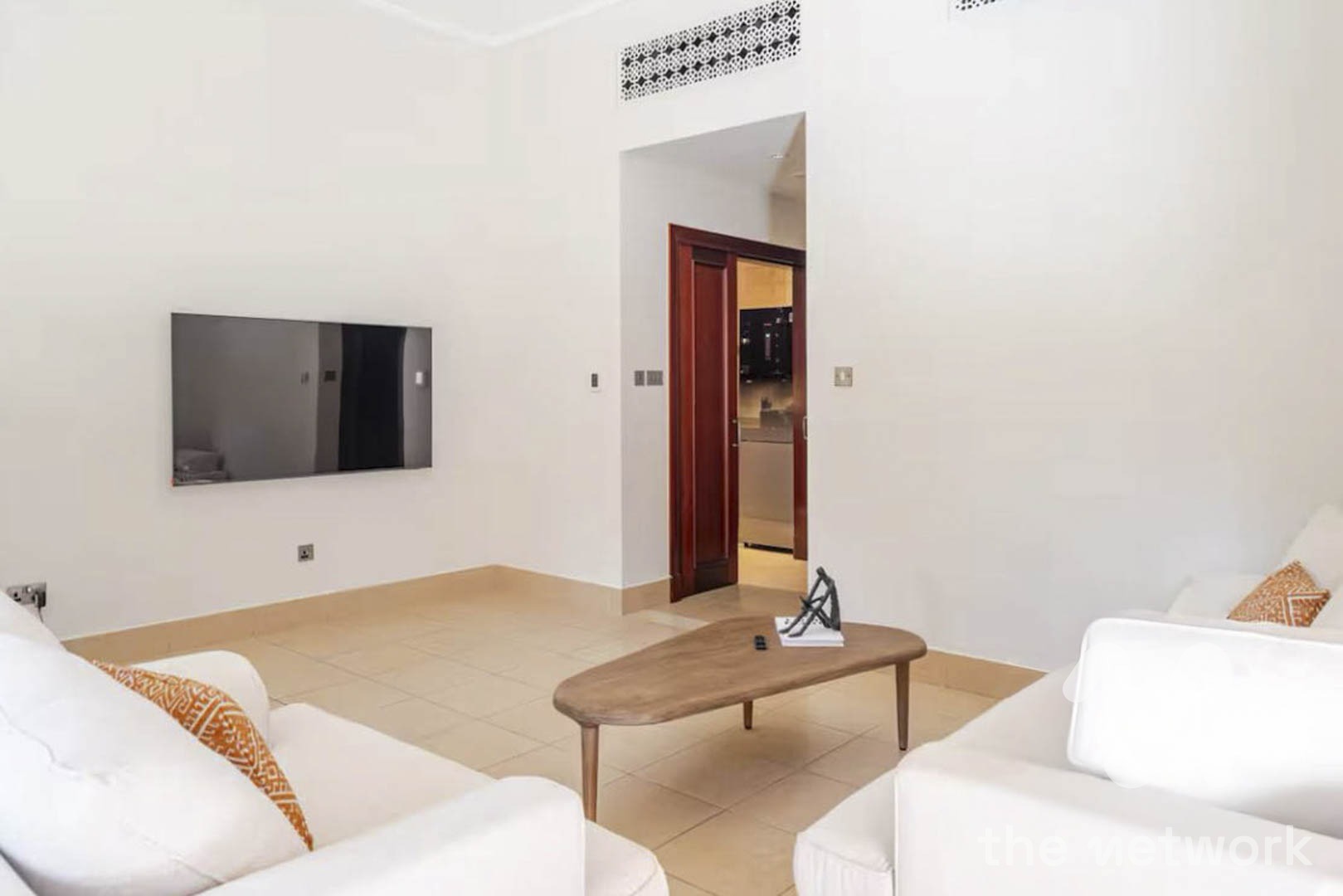 Large Layout | Luxury Furnished | Upgraded — Zanzebeel 3