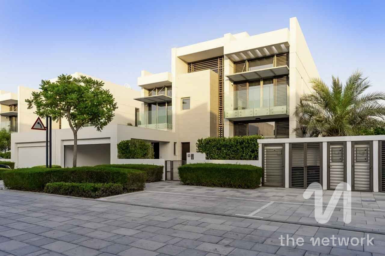 Upgraded Villa | 5 BR + Maid | Burj Khalifa View — District One B Villas