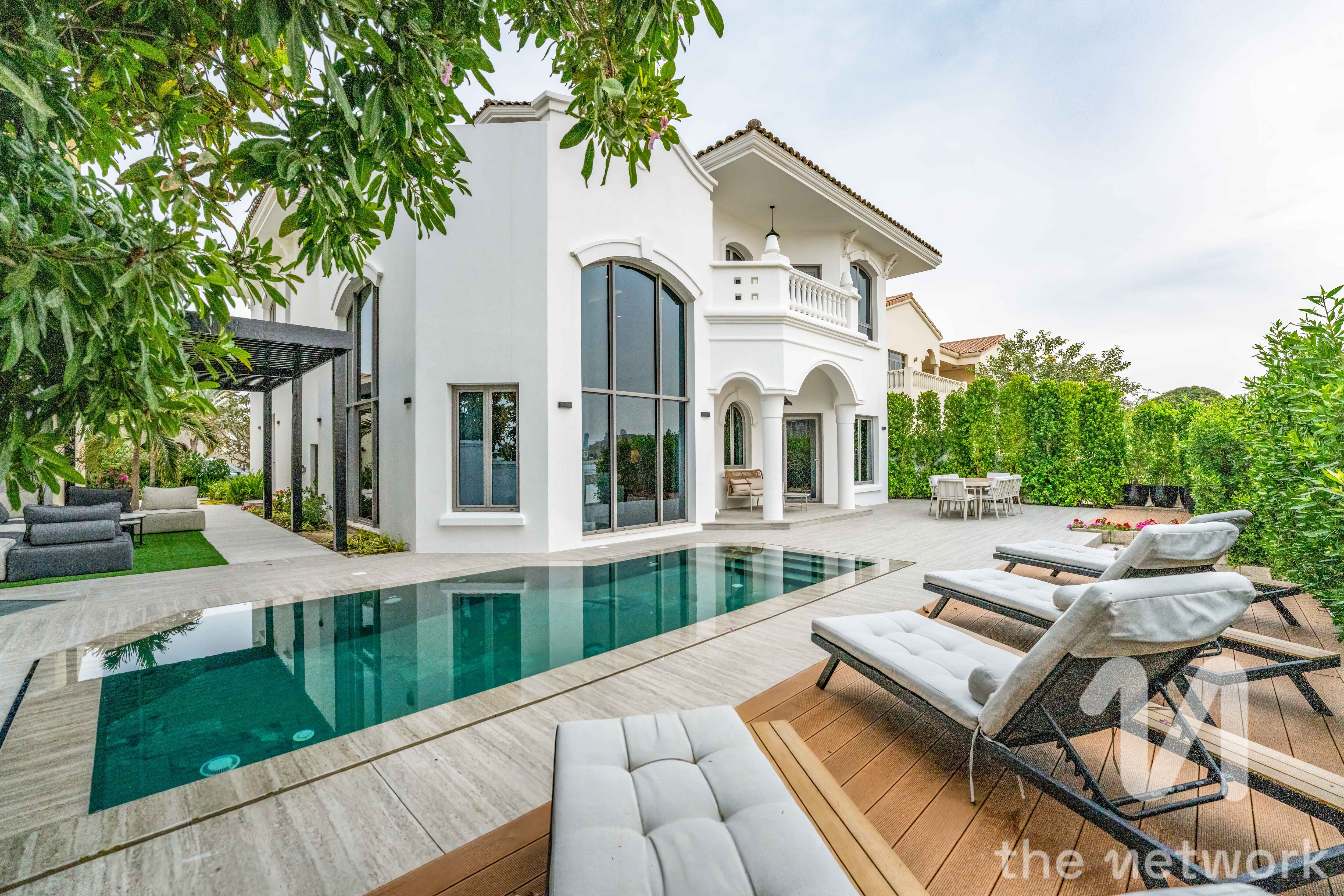 Upgraded 4 BR | Fully Furnished | Sea Views — Garden Homes Frond C
