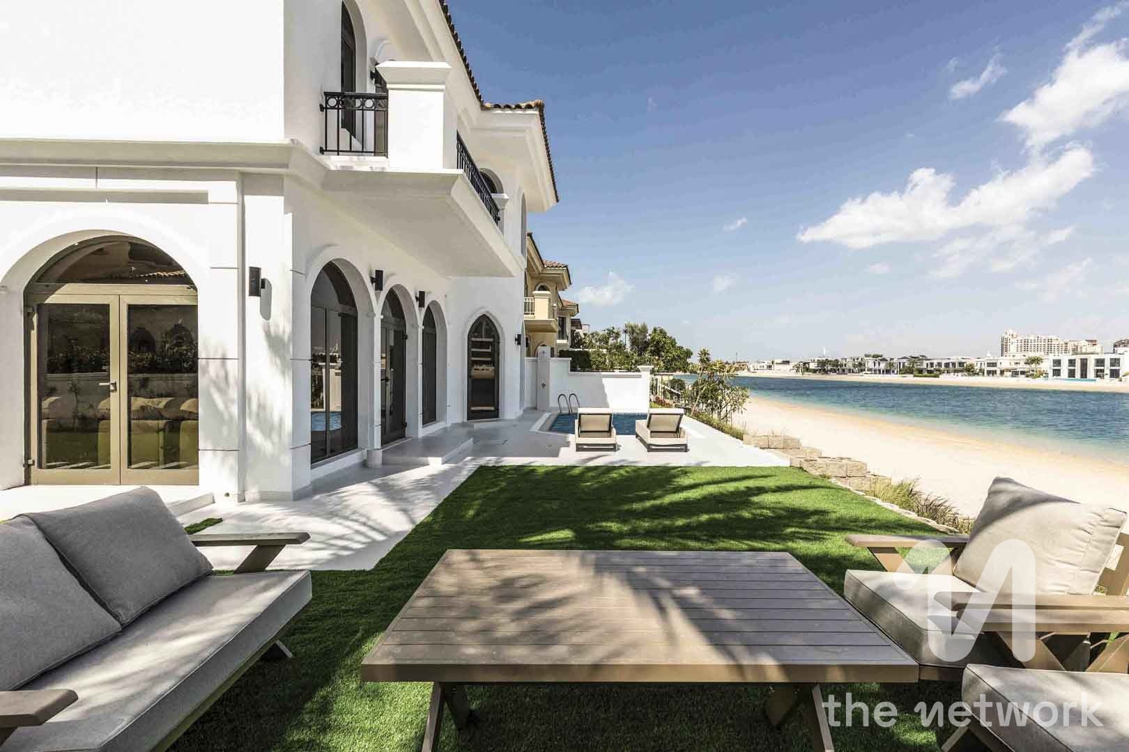 Vacant | Fully Upgraded | Furnished — Garden Homes Frond M