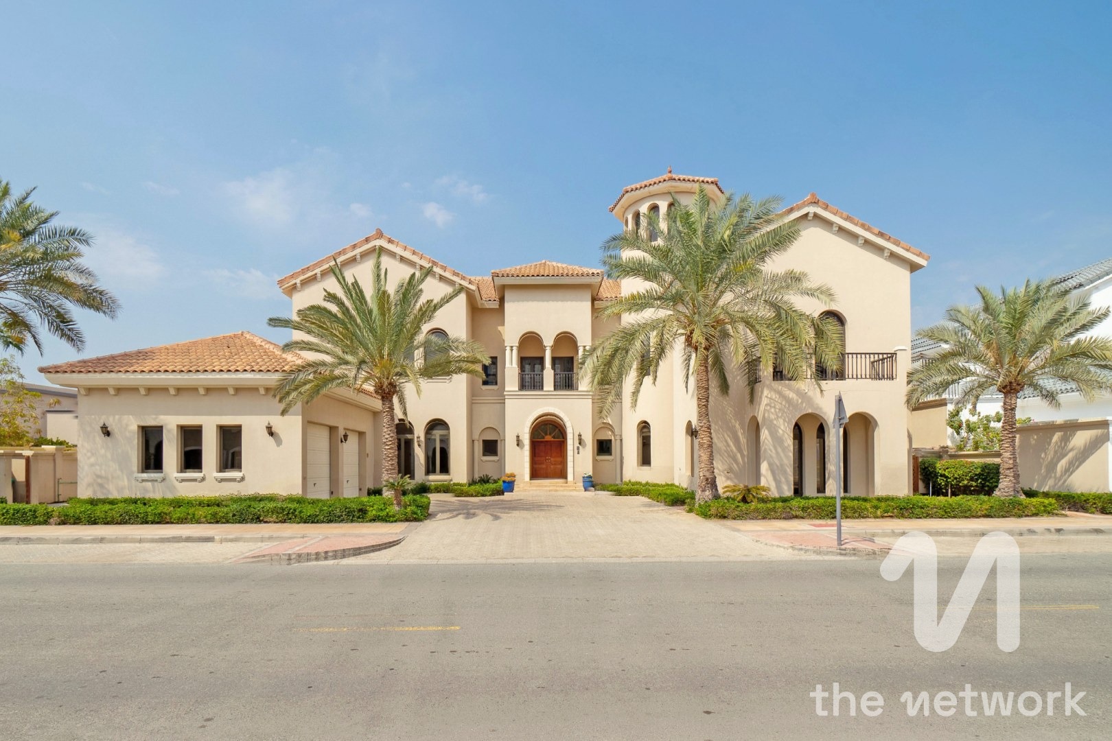 6 Bed Signature Villa | Large Plot | Beach Access — Downtown Dubai