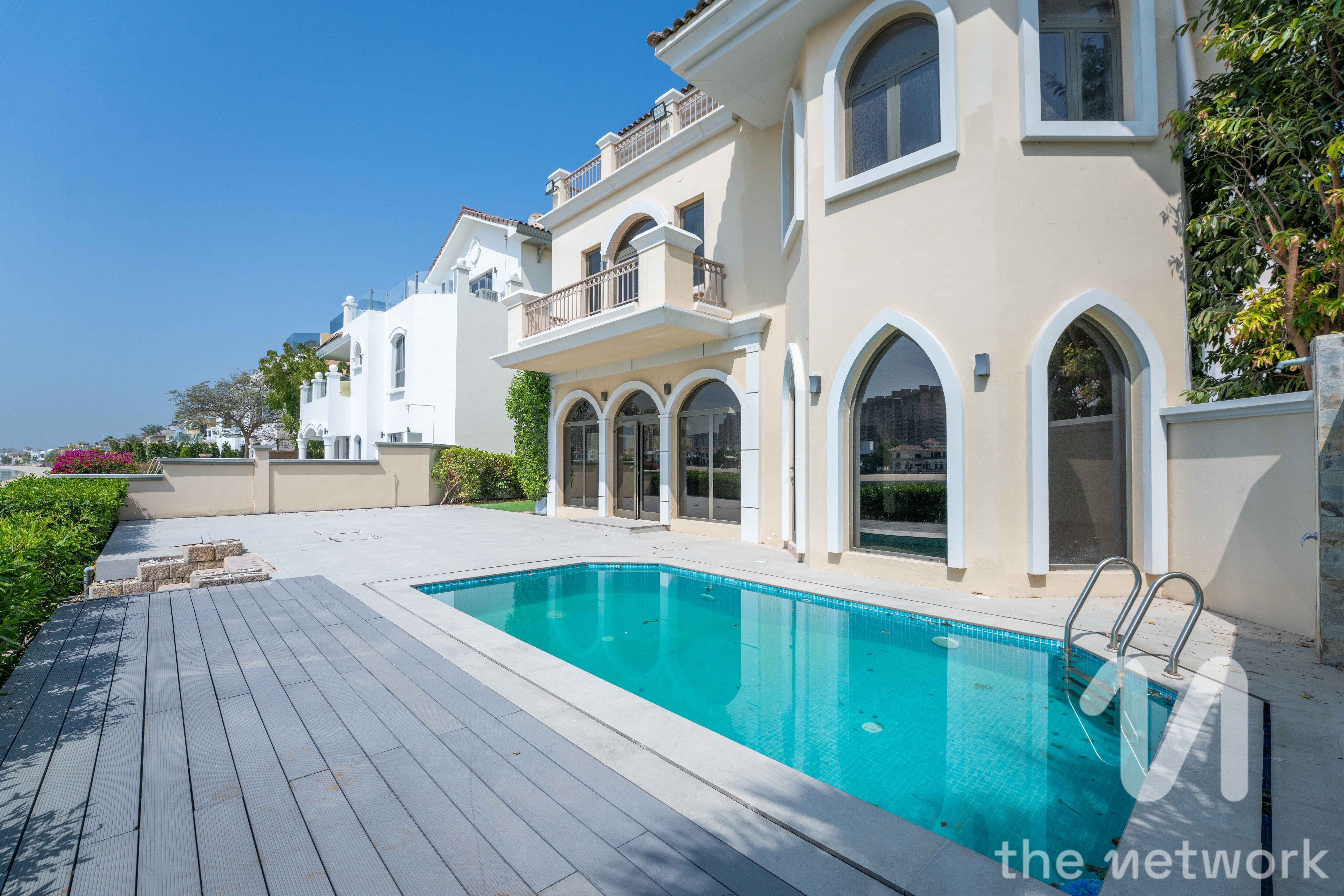 Luxurious 5BR Villa | Private Pool | Sea View — Garden Homes Frond B