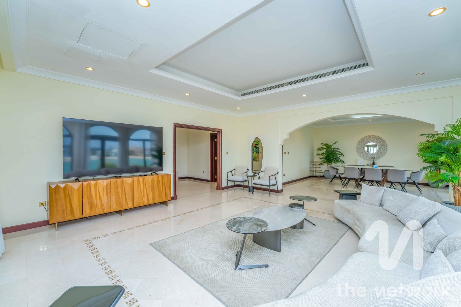 Fully Furnished | Stunning View | Upgraded — Garden Homes Frond L