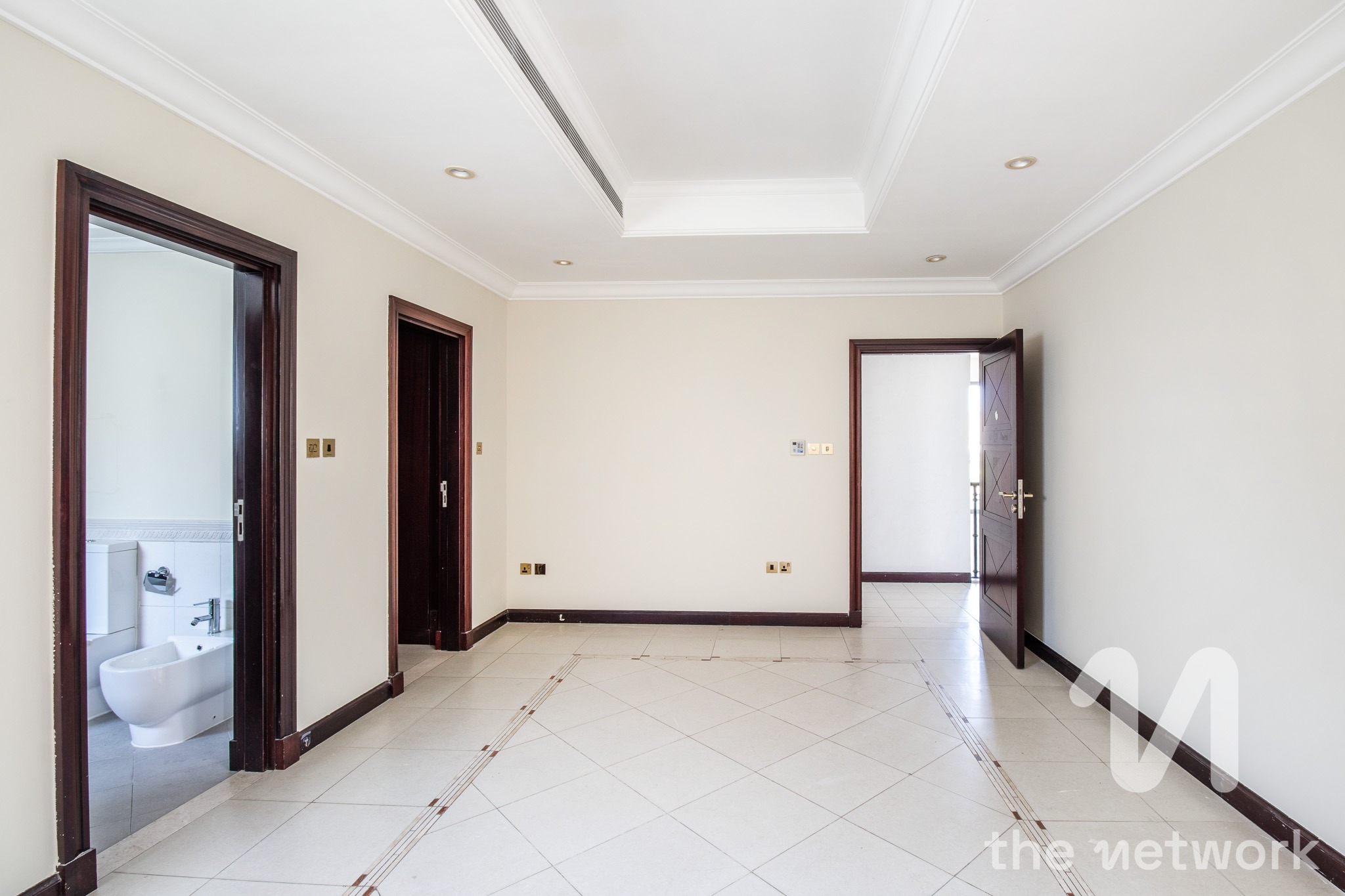 Rare 5BR Villa | Prime Location | Beach Villa — Garden Homes Frond A