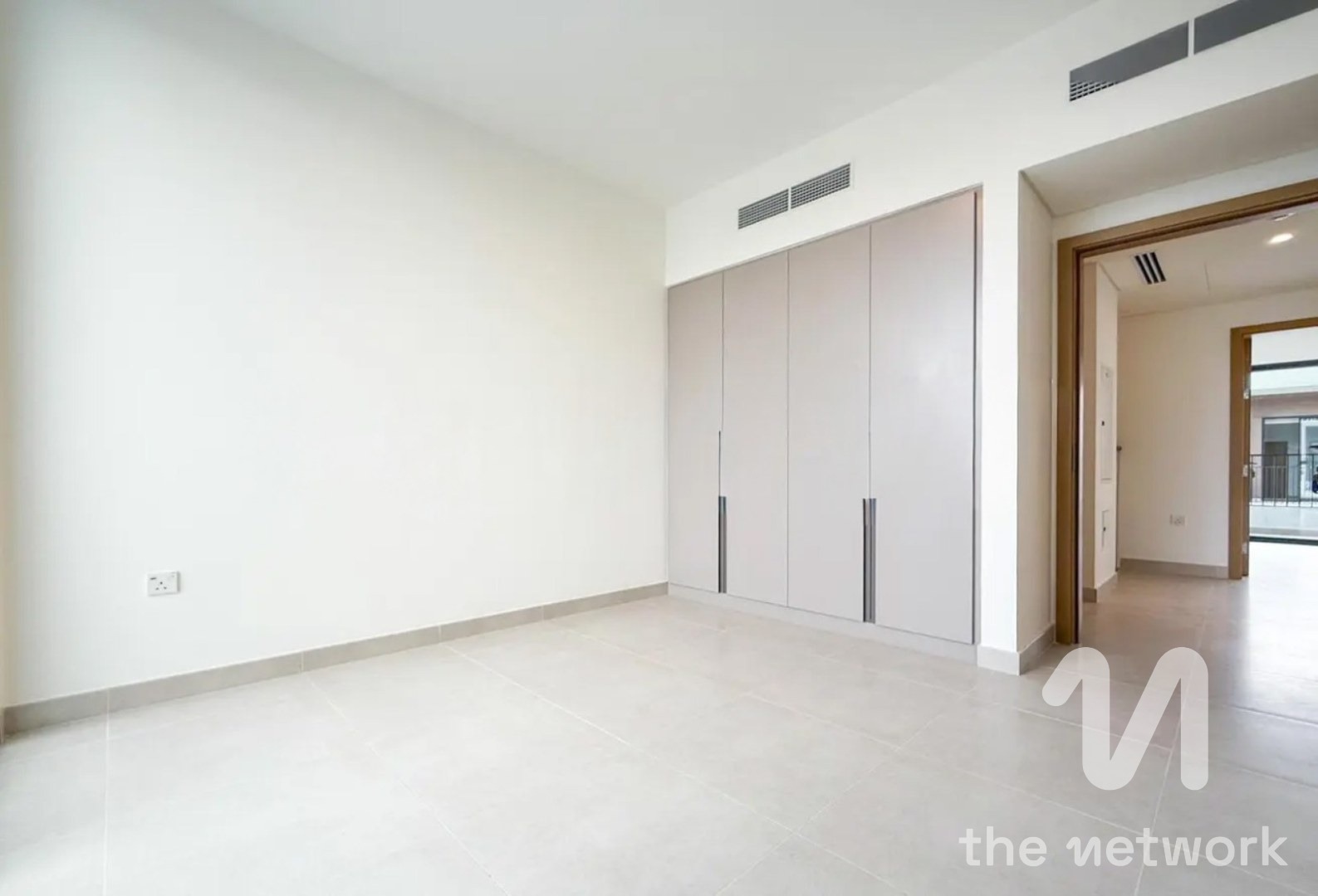 Brand New | Viewable | Ready to Move in — Raya