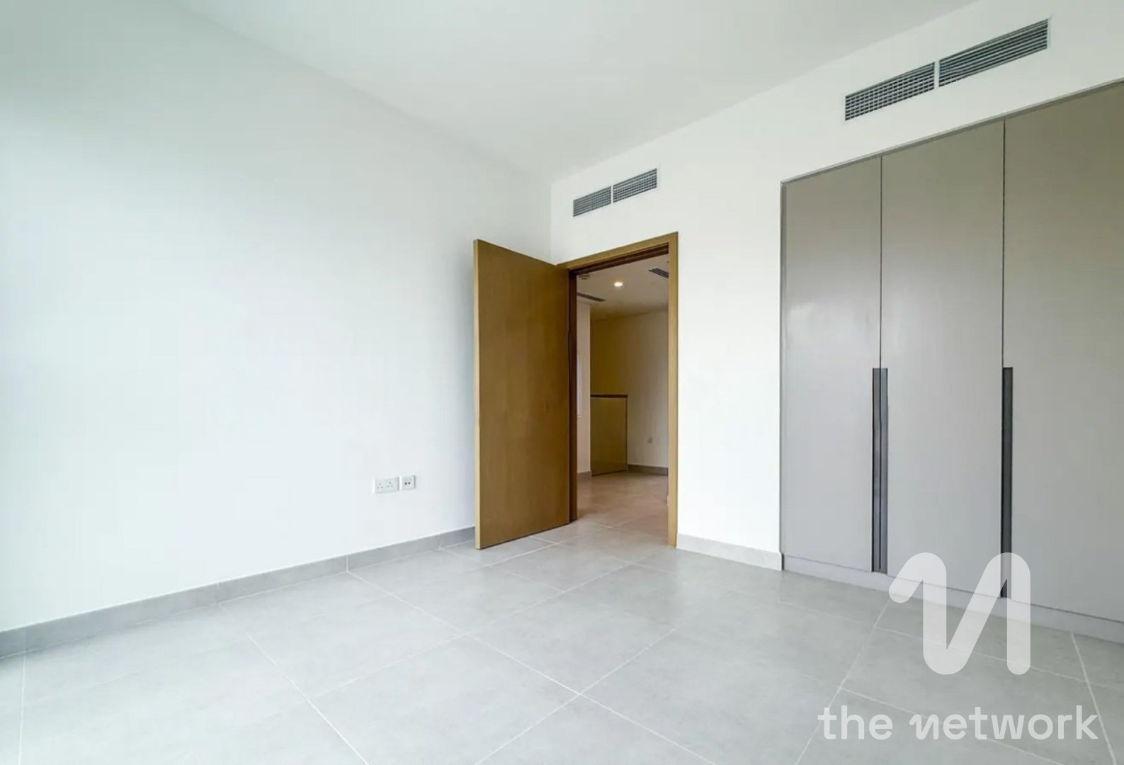Brand New | Viewable | Ready to Move in — Raya