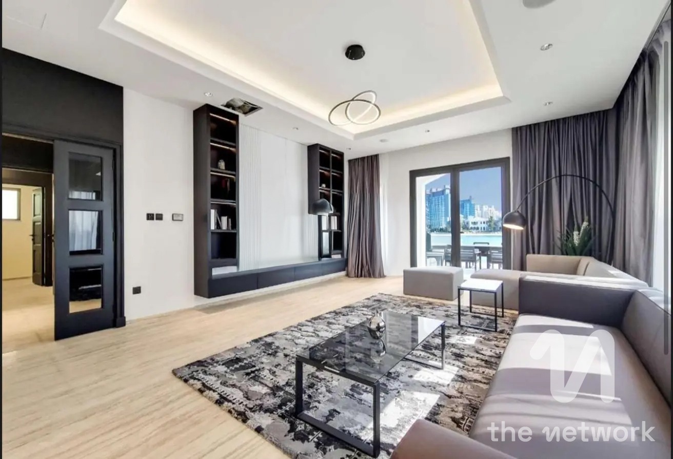 Upgraded 4BR Villa | Prime Palm Jumeirah Living — Garden Homes Frond O