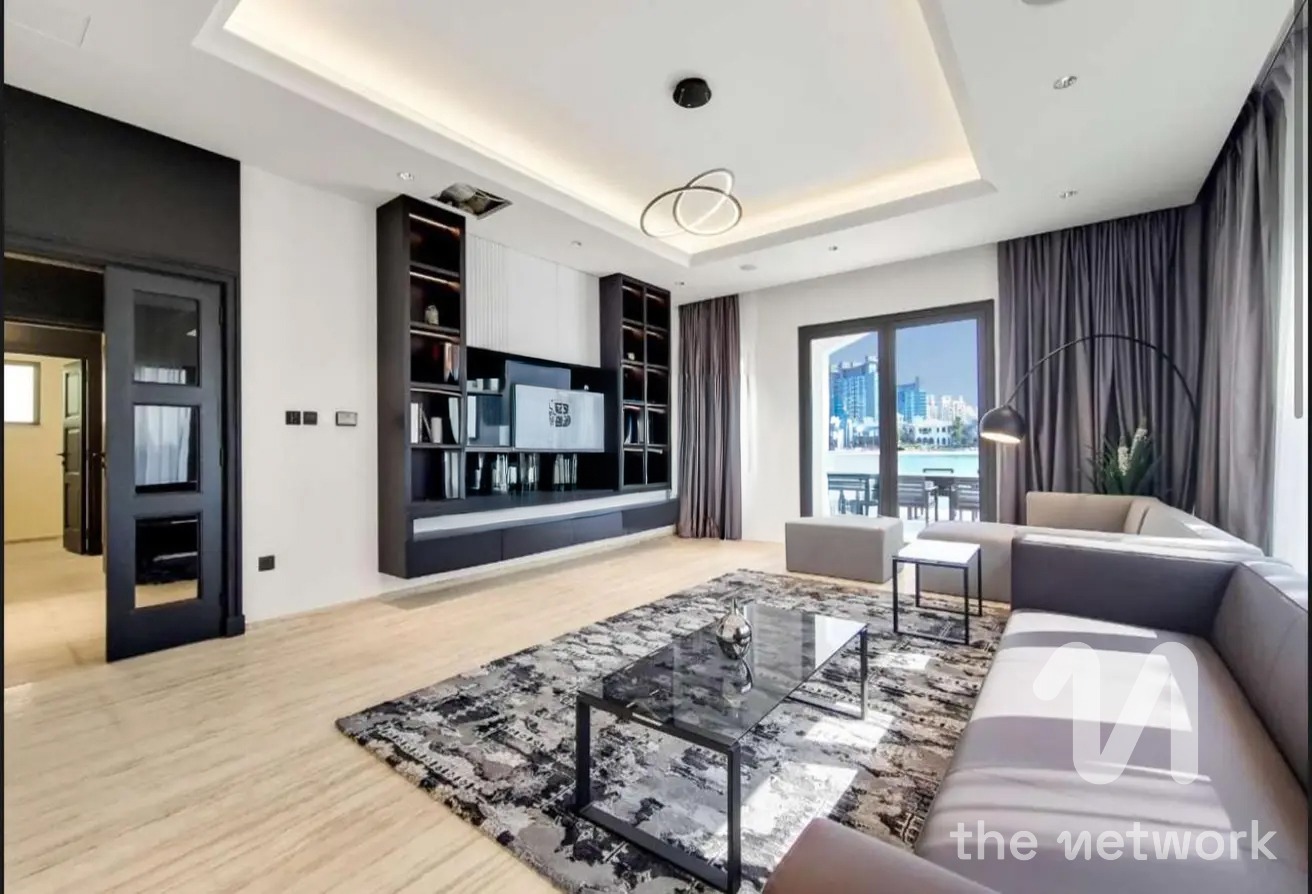 Upgraded 4BR Villa | Prime Palm Jumeirah Living — Garden Homes Frond O