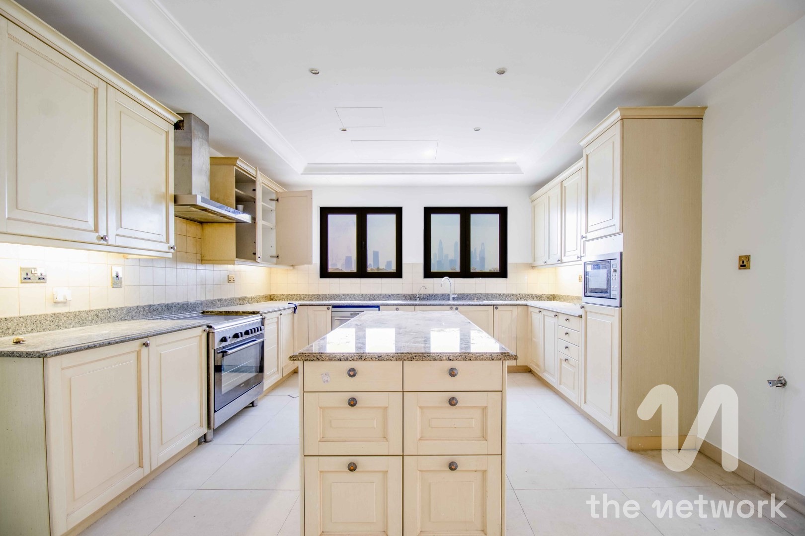 Signature Villa for Rent | High Number | Skyline — Signature Villas Frond L