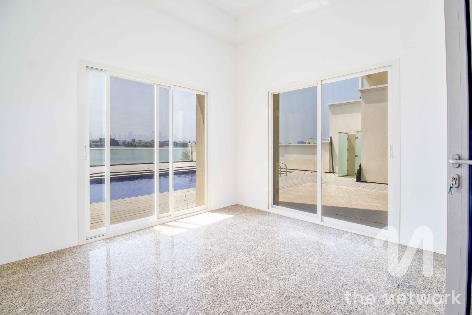 Signature Villa for Rent | High Number | Skyline — Signature Villas Frond L