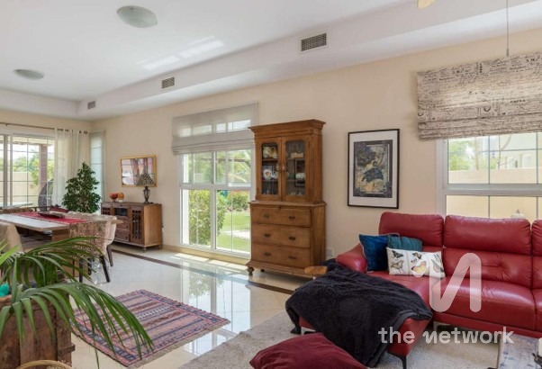 Single Row | Vacant | Large Garden — Rahat