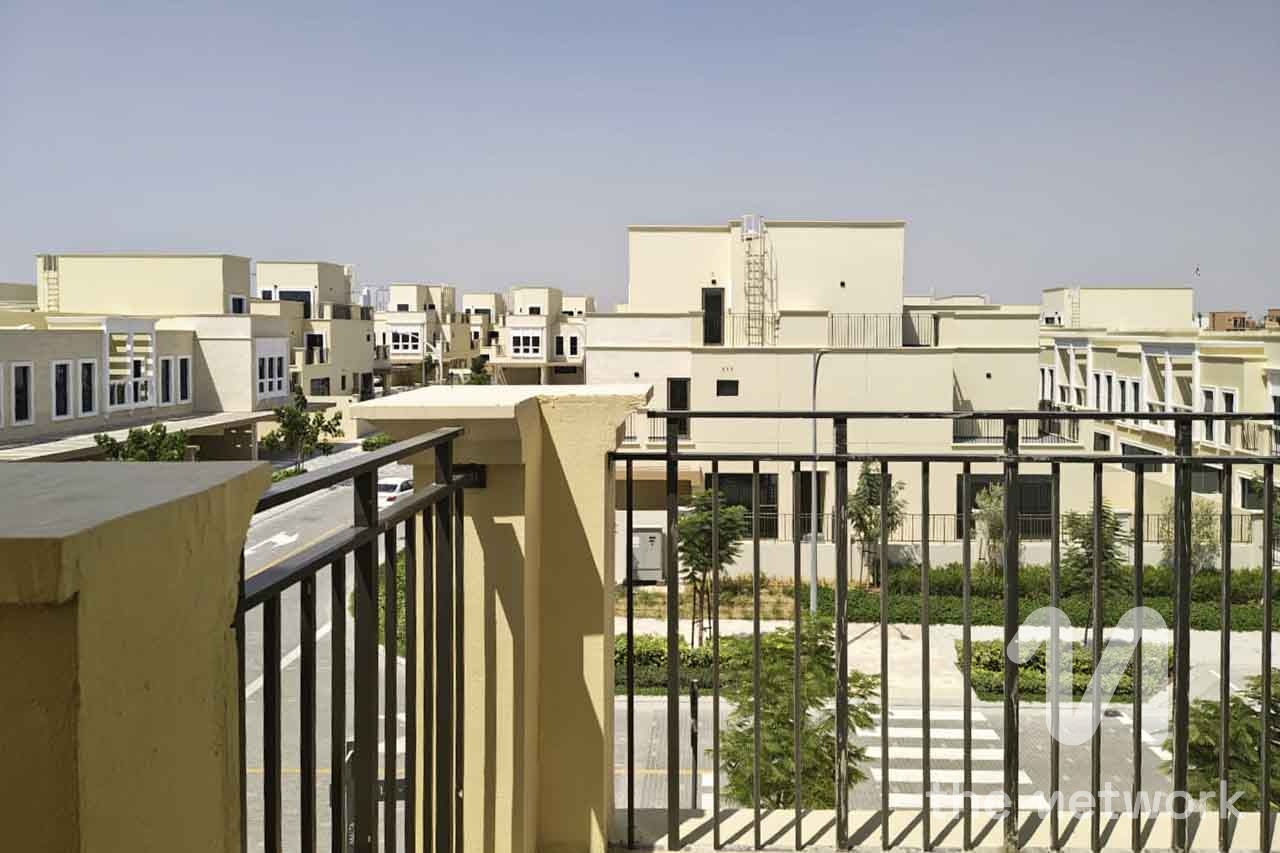 Vacant | Luxurious 5BR Townhouse | Single Row — Malta