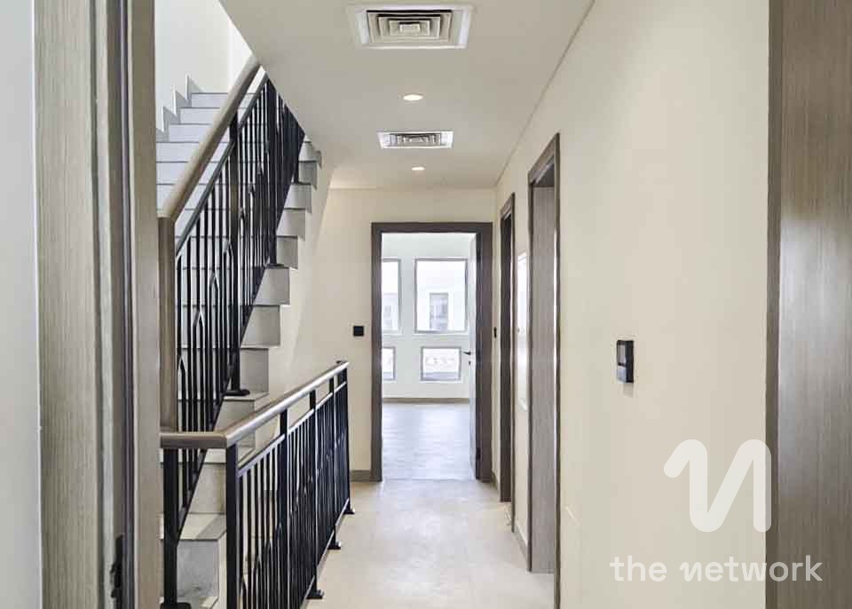 Vacant | Luxurious 5BR Townhouse | Single Row — Malta