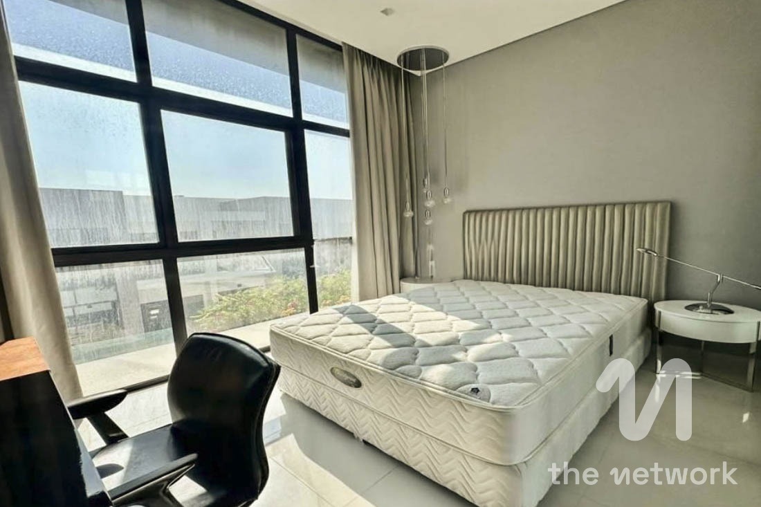 Fully Furnished | Vacant | Large Plot — Picadilly Green