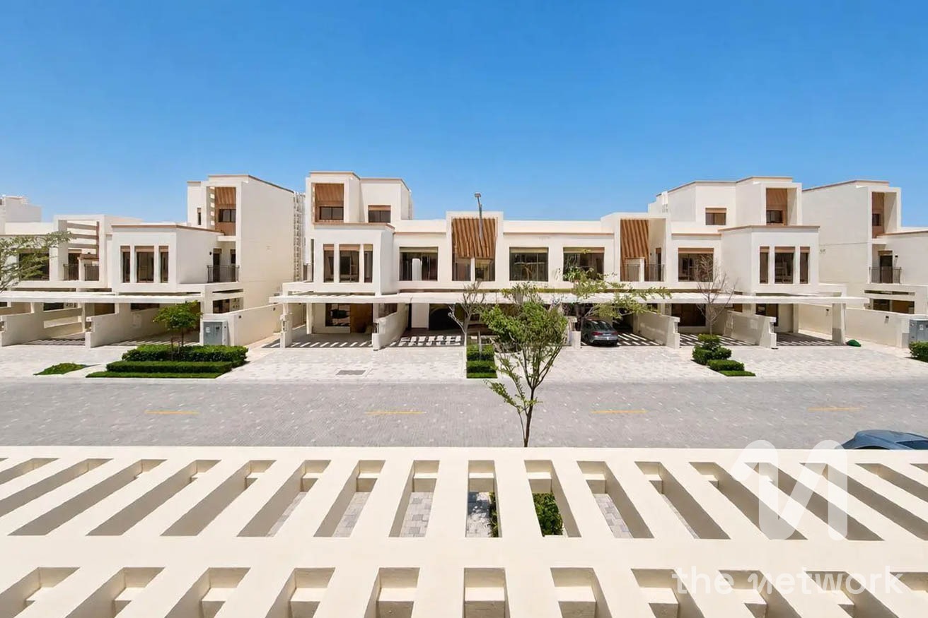 4BR Townhouse | Vacant | Luxurious Living — Costa Brava 1