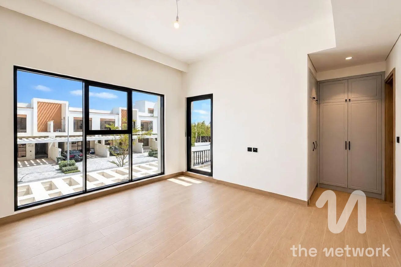 4BR Townhouse | Vacant | Luxurious Living — Costa Brava 1