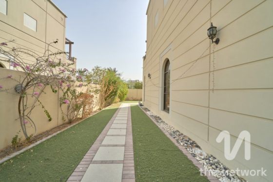 Single Row | Internal | Upgraded End Unit — Naseem