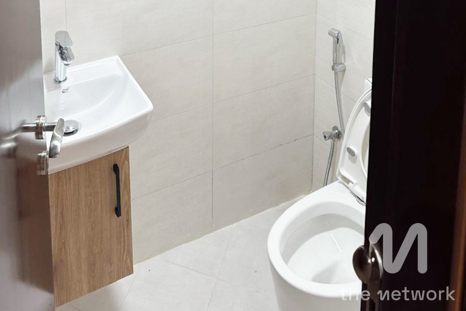 Vacant and Upgraded l Brand New | 12 Cheques — Hera Tower