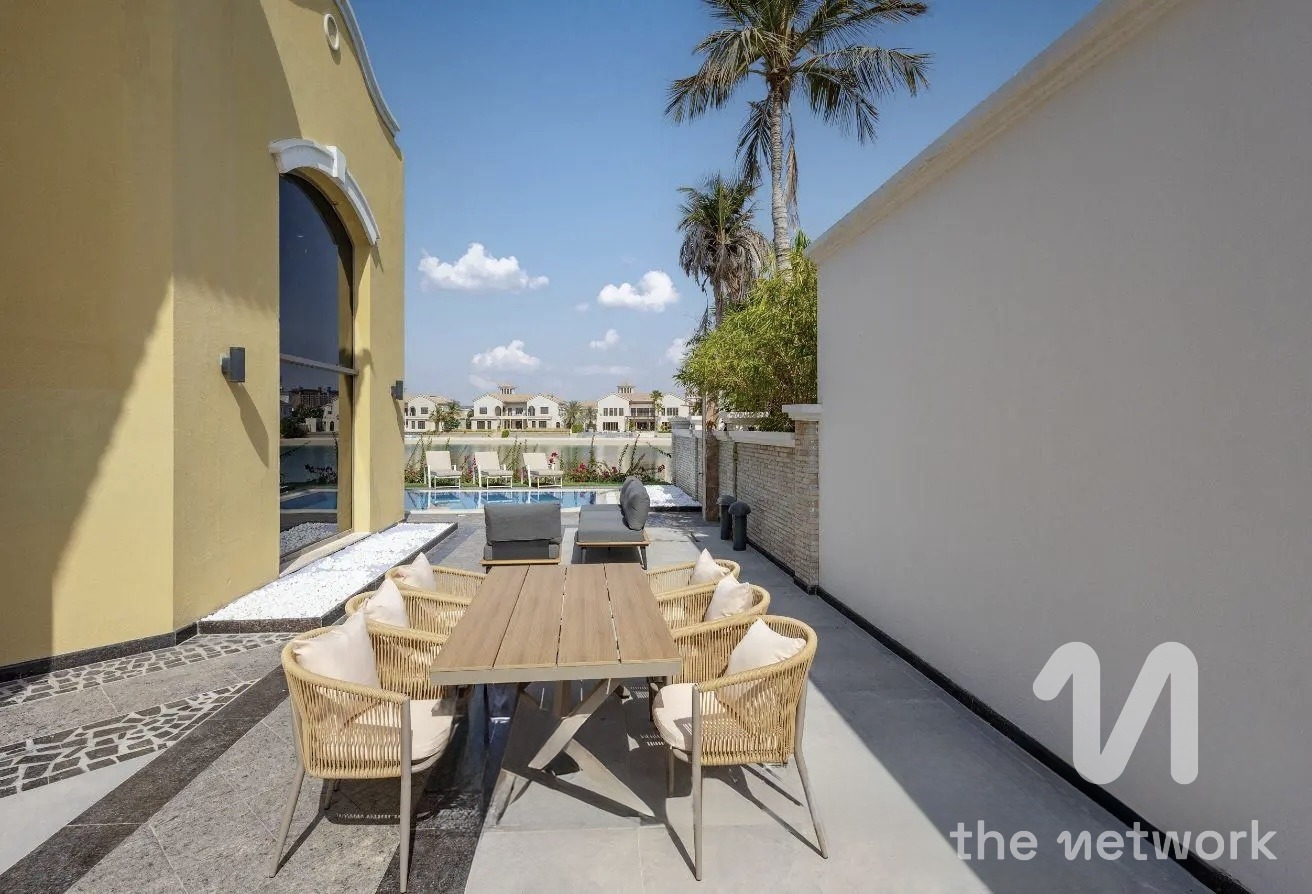 VOT | 4 Bed Cent Rotunda | East Facing | Wide Plot — Garden Homes Frond E