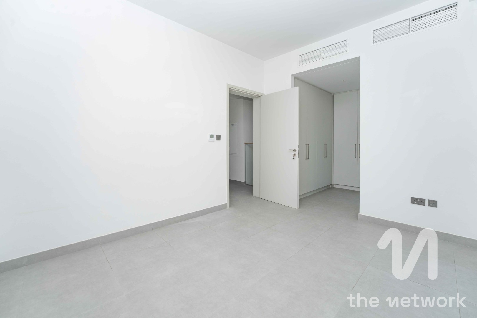 Single Row | Mature community | Vacant — Ruba
