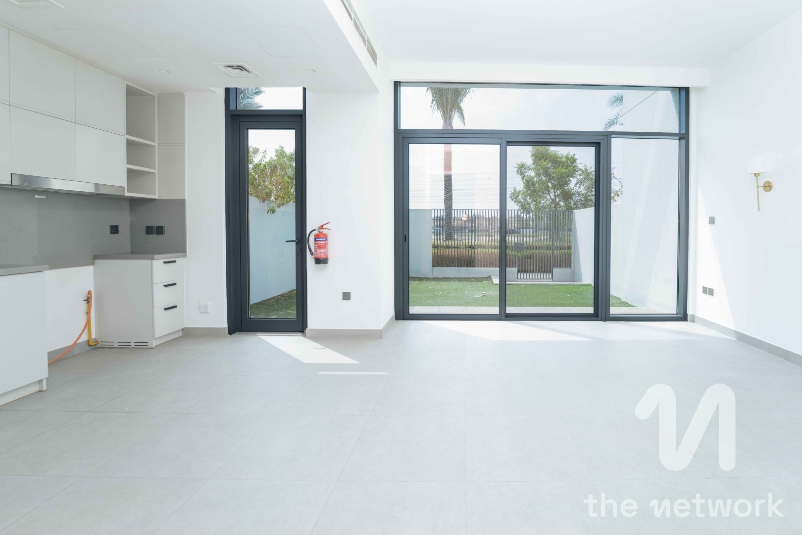 Single Row | Mature community | Vacant — Ruba
