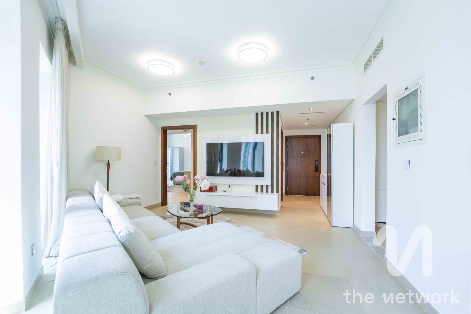 Beautiful Contemporary Apartment | Fully Furnished — Burj Vista Tower 2