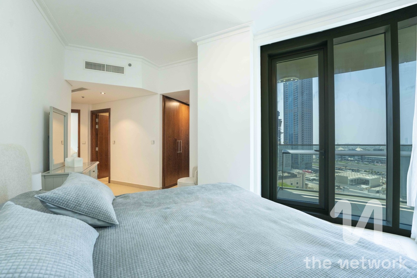 Beautiful Contemporary Apartment | Fully Furnished — Burj Vista Tower 2