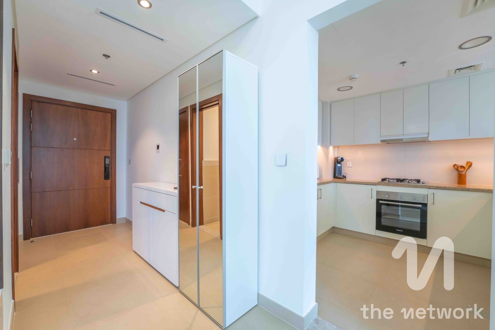Beautiful Contemporary Apartment | Fully Furnished — Burj Vista Tower 2